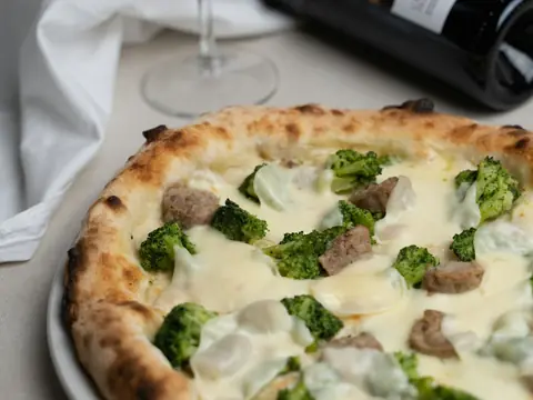 Pizza Friarielli (foto indicativa)