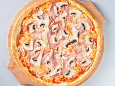 Pizza Prosciutto e funghi (foto indicativa)